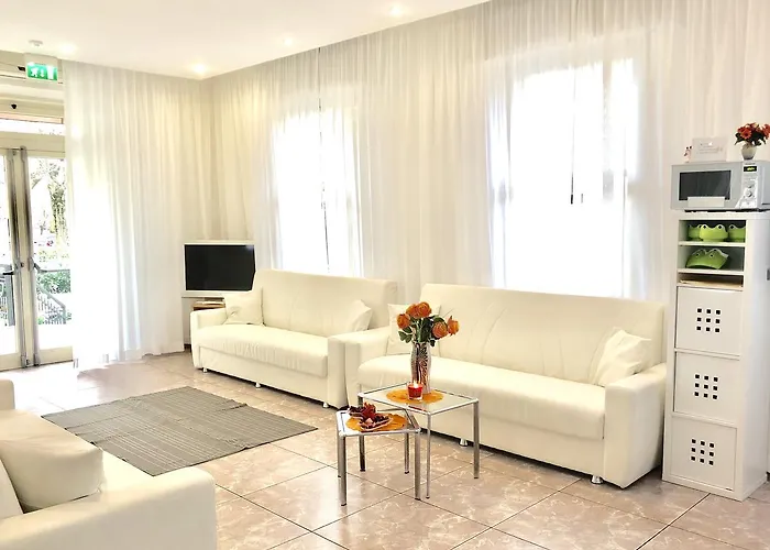 Montebello فندق ريتشيوني